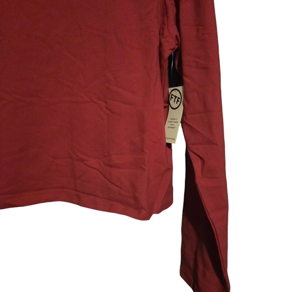 New mock neck long sleeve stretchy crop top color fuschia pink size 2=18/20. - Picture 3 of 4